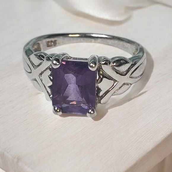 Beautiful Amethyst 925 Silver Rectangle Cut Ring Size 7.5 - Picture 1 of 8